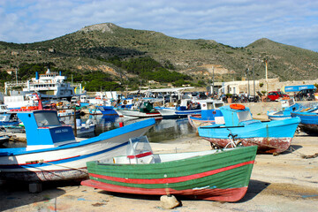 Fototapeta na wymiar fishing boats on the coast of island