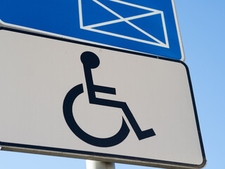 Niepełnosprawność, Niepełnosprawny, miejsce parkingowe dla osób niepełnosprawnych, wózek inwalidzki, utrudnienia - obrazy, fototapety, plakaty