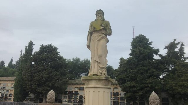 Moises at cemetery, Arc-shot view with gimbal