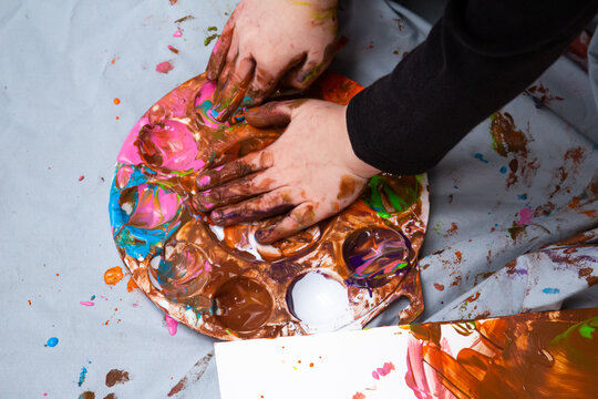 messy hands color playing kid toddler fun creative fingers