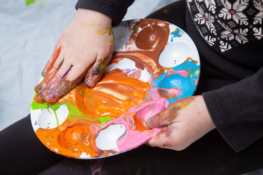 messy hands color playing kid toddler fun creative fingers