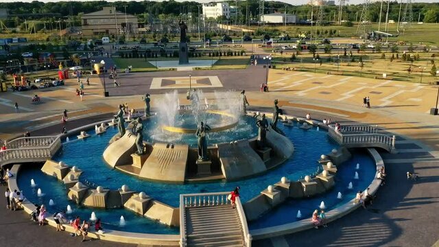 Timelapse of big city fountain