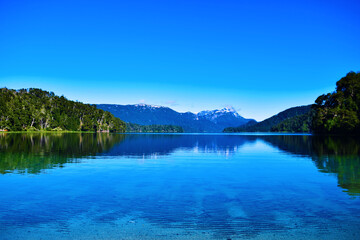 Fototapeta na wymiar Lago espejo de nuestras almas - Bariloche - Argentina
