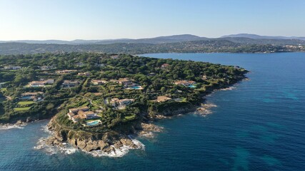 survol de la presqu'ile de Saint-Tropez dans le var, Provence et sud de la France