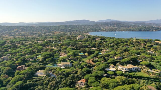 survol de la presqu'ile de Saint-Tropez dans le var, Provence et sud de la France