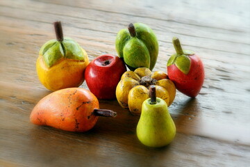 beautiful and colorful fruits... made of wood!