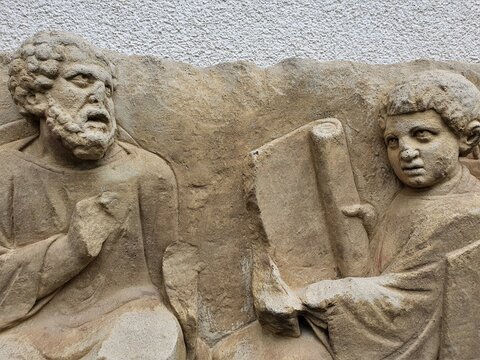 R&ouml;misches Grabdenkmal - Schulszene in Neumagen-Dhron an der Mosel