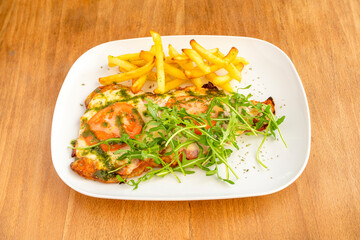 The Milanese a la Nepolitana is a typical dish of the Rio de la Plata gastronomy typical of Argentina and Uruguay that has its origin in the influence of Italian immigration.