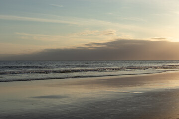 Fototapeta na wymiar pôr-do-sol na praia no verão nas férias