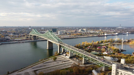 Le pont Jacques-Cartier et son paysage