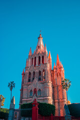Parroquia de San Miguel en San Miguel de Allende y palmeras