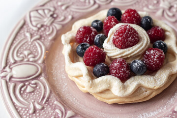 Pavlova cake with fresh berries