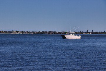 Obraz premium Enjoying a sunny winter day in Eau Gallie Florida on the waterfront