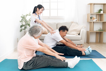 Fototapeta premium 介護予防運動トレーナー 