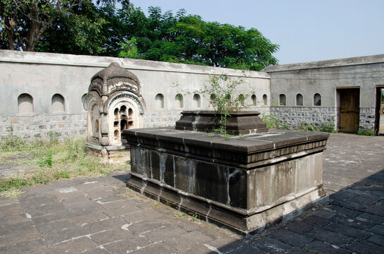 Tomb of Mastani Bai Saheb, daughter of Maharaja Chhatrasal and Ruhani Bai Begum located at Pabal, near Pune, Maharashtra, India