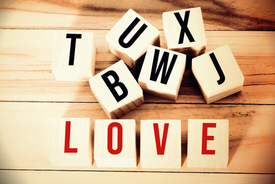 Buchstaben und das Wort Liebe