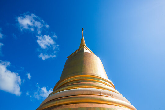 Background of Religious Attractions on Koh Samui, Thailand (Wat Khao Hua Jook) Tourists can come to take pictures and take public views during their holidays.