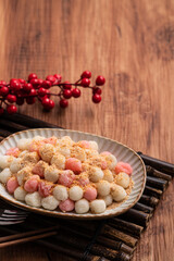 Deep-fried red and white tangyuan with peanut powder.