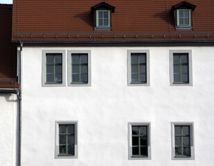 Fototapeta na wymiar Historische frisch renovierte Hausfassade