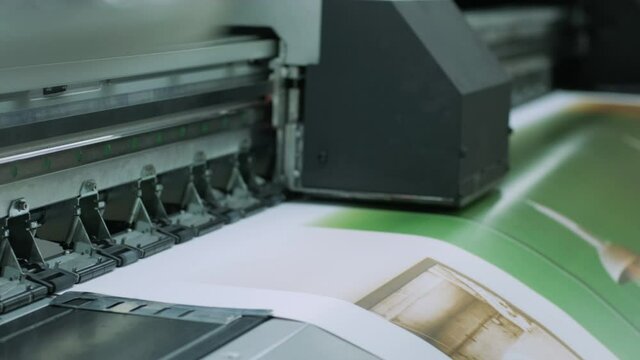 Large format printing of stretch ceilings