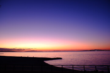 夕陽と海岸風景