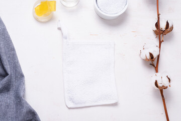 Obraz na płótnie Canvas Handmade natural Soap Saver Pouch, washcloth
