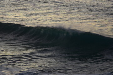 Fototapeta na wymiar waves at sunset in the Canary Island contemplating its colors and horizon