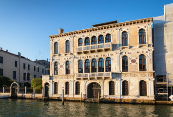 Obraz na płótnie Canvas Venetian landscape with Medieval palaces on Grand Canal (Venice, Italy)