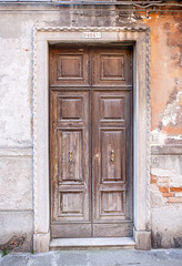 Fototapeta na wymiar Old front door. Venice in Italy.