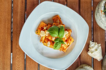 pasta with basil and tomato sauce
