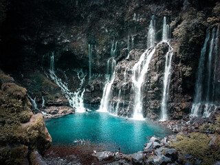 Fototapeta na wymiar Vue sur la cascade Langevin à La Réunion
