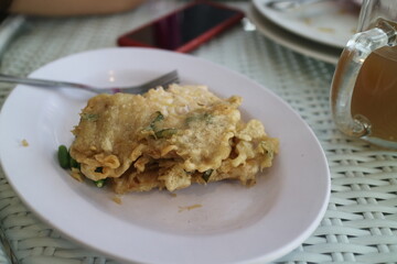 Tempe mendoan on a white round plate