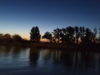 Obraz premium sunset on the lake