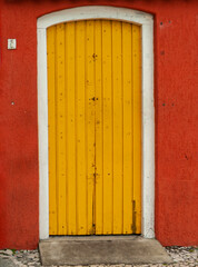 Casinha Colorida Laranja Porta Amarela