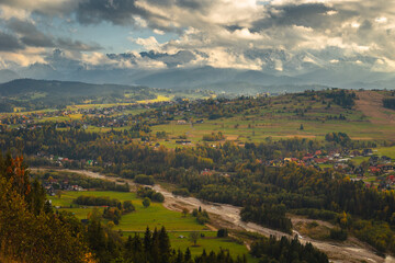 Obraz premium Tatra Mountains seen on a cloudy day. The shining light between the clouds creates an interesting atmosphere in the photo.