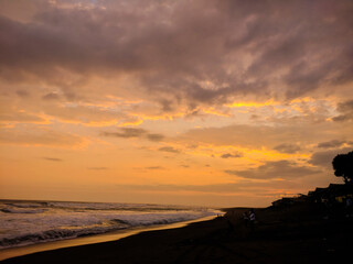 Fototapeta na wymiar Golden sunset beach