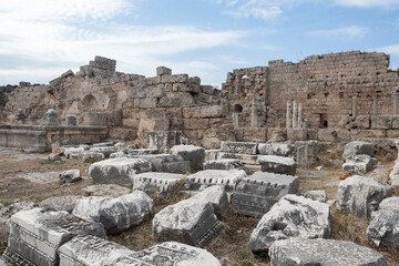 Fototapeta na wymiar Excavations of an old ancient Roman city in Turkey.