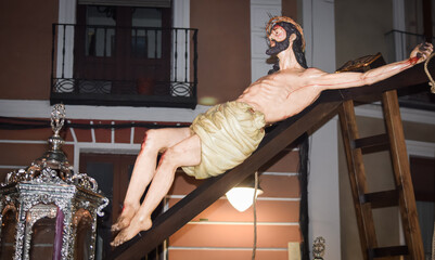 Talla en madera de Jesucristo crucificado en procesión por las calles de Valladolid durante la...