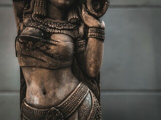 a statue shaped like a woman