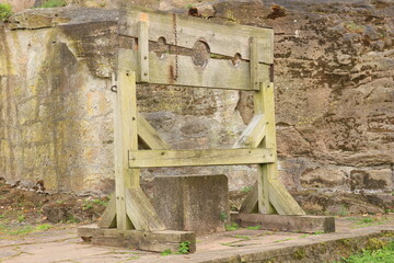 Pranger in der Burg Hanstein