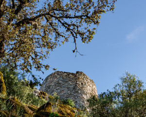 Castillo de Monfragüe fortaleza de ruina consolidada, ubicada en el parque nacional de Monfragüe, en España, Torrejón el Rubio, provincia de Cáceres Extremadura. red Natura 2000.