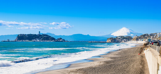 湘南海岸　江の島と富士山