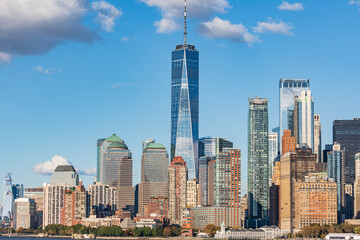One World Trade Center and the Lower Manhattan skyline. - obrazy, fototapety, plakaty