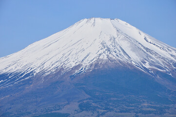 鉄砲木ノ頭の山頂より望む春の富士山
