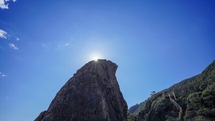 室戸岬の海岸で見たエボシ岩と光条のコラボ情景＠高知