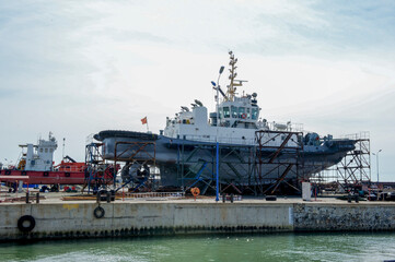 Ships to be repaired or under repair in shipyards