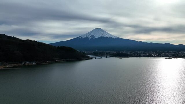 河口湖から見る富士山周辺　山梨県 ドローン空撮
