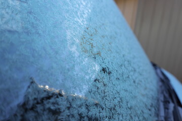 凍結した車のフロントガラス