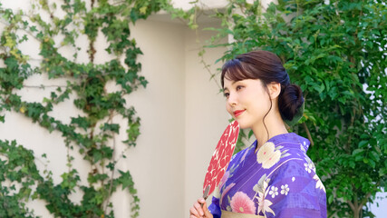 浴衣を着た女性