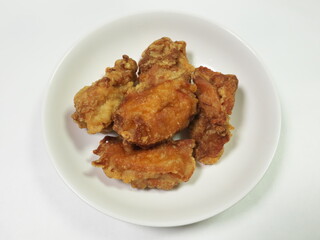 自家製のカリッとした唐揚げ